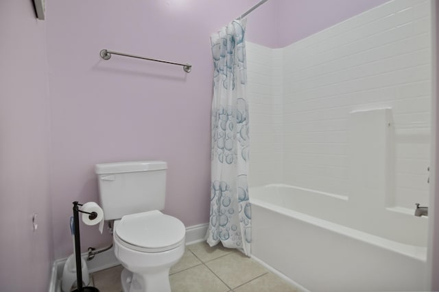 full bathroom featuring toilet, shower / tub combo, baseboards, and tile patterned floors