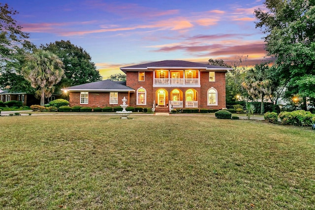 view of front of home featuring a lawn and covered porch