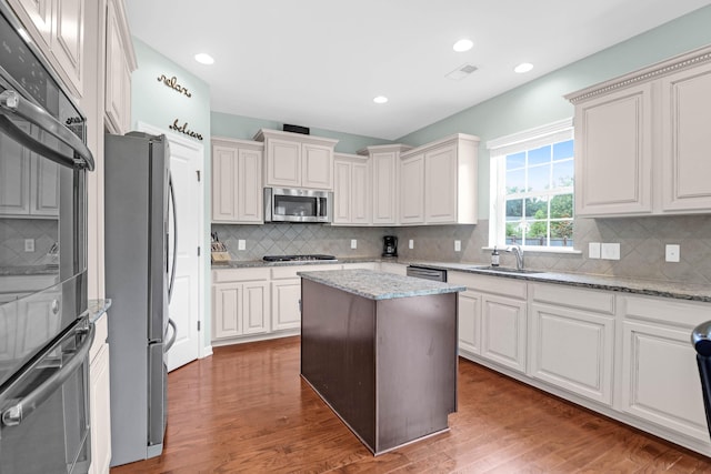 9785 Black Willow Ln, Ladson, SC 29456 - kitchen with stainless steel appliances, a sink, backsplash, and recessed lighting