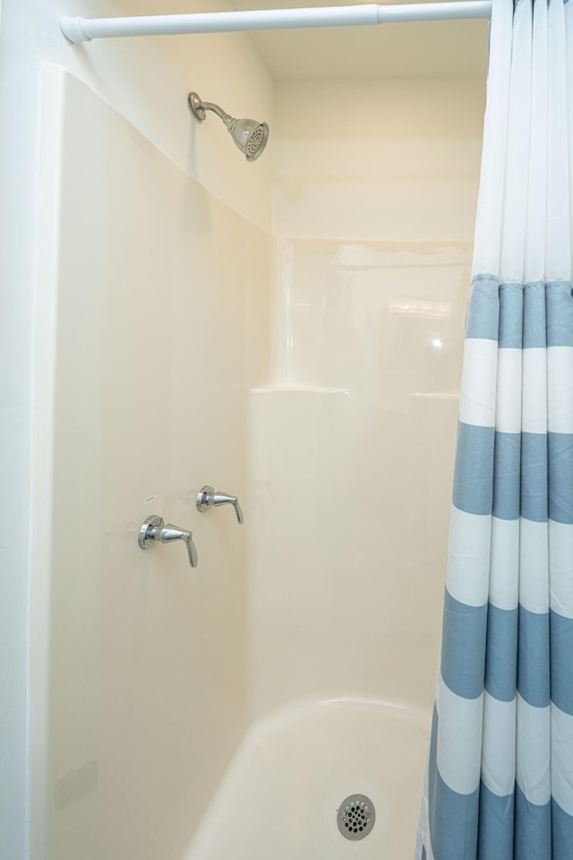 bathroom featuring curtained shower