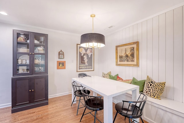 803 Burnett Dr, Charleston, SC 29412 - dining area featuring ornamental molding, light wood-type flooring, and baseboards