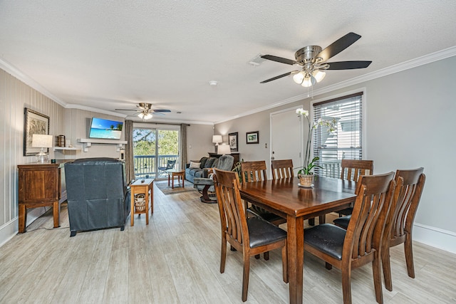 dining space featuring ceiling fan, crown molding, and light hardwood / wood-style floors