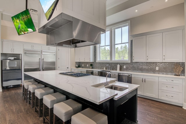 366 Tupelo Lake Dr, Summerville, SC 29486 - kitchen with a sink, a kitchen island with sink, stainless steel appliances, backsplash, and dark wood finished floors