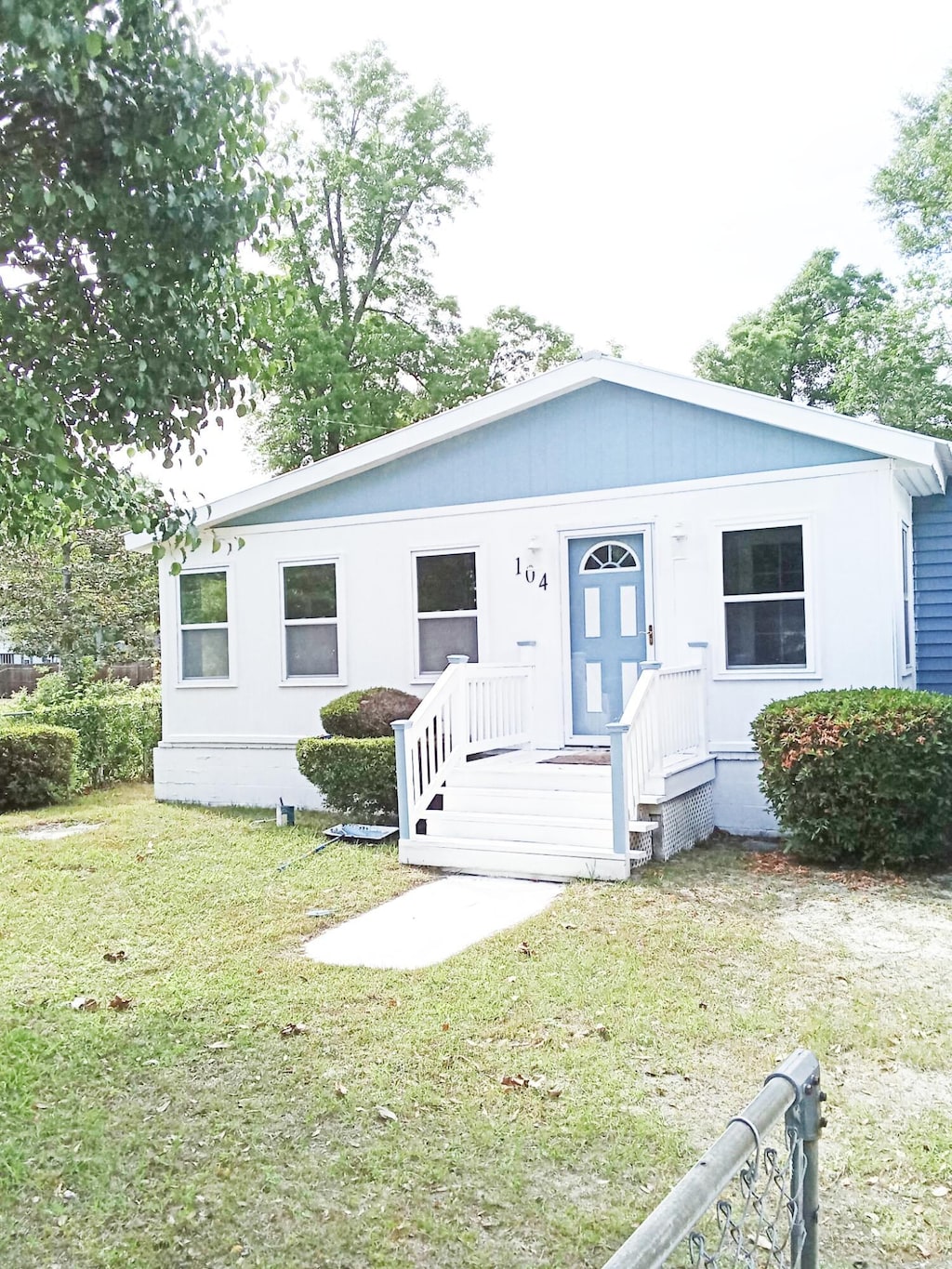 104 Grant St, Walterboro, SC 29488 - view of front of house with a front yard