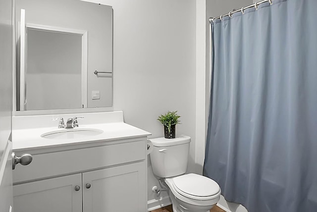 full bath with vanity, a shower with shower curtain, and toilet