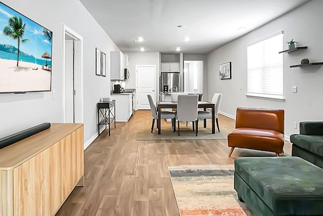 dining space featuring recessed lighting, baseboards, and light wood-style floors