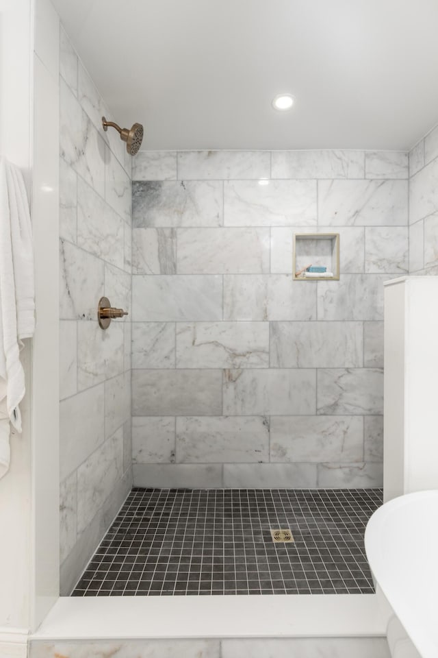 full bathroom featuring a tile shower and recessed lighting