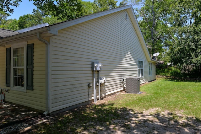 7947 Vermont Rd, North Charleston, SC 29418 - view of side of property featuring a lawn and central air condition unit