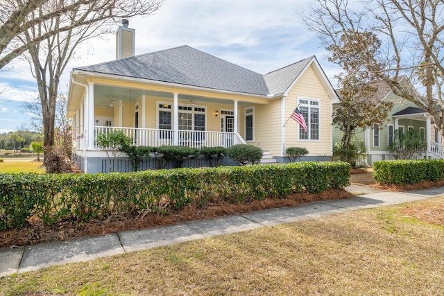 view of front of house with covered porch and a front lawn