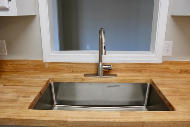 room details featuring sink