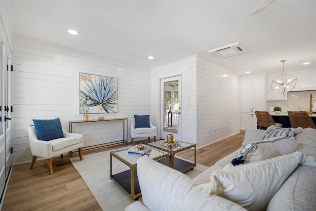 living room with a notable chandelier, recessed lighting, visible vents, and light wood-style floors