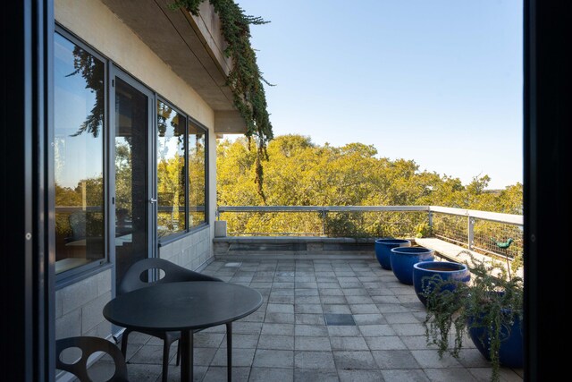 905 Palm Blvd, Isle Of Palms, SC 29451 - view of balcony