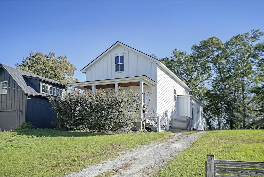 view of front of property with a porch and a front yard