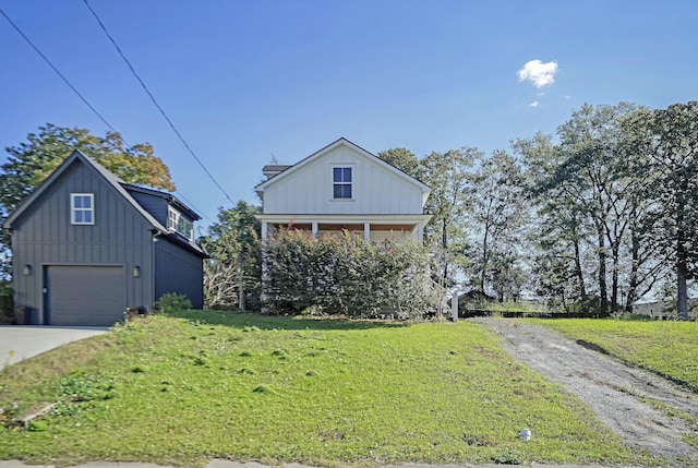 view of front of house featuring a front lawn and a garage