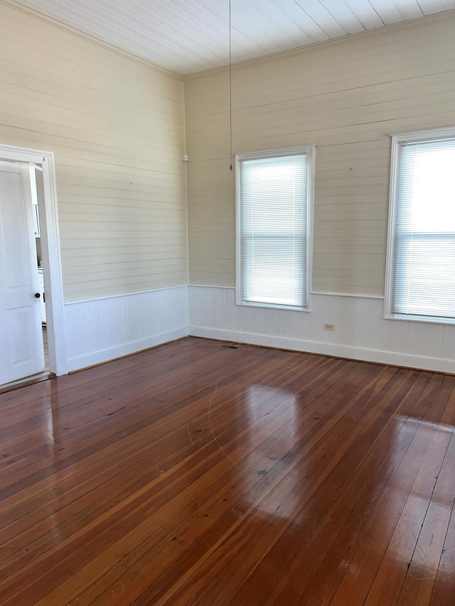 empty room featuring dark hardwood / wood-style flooring