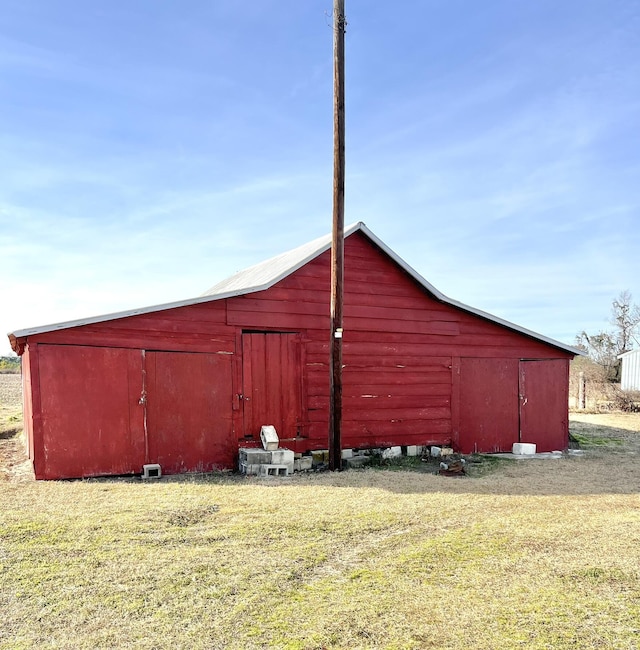 view of outbuilding with a yard