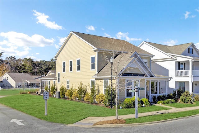 view of front of house featuring a front yard