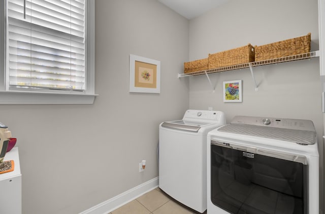 washroom featuring light tile patterned flooring and washing machine and dryer