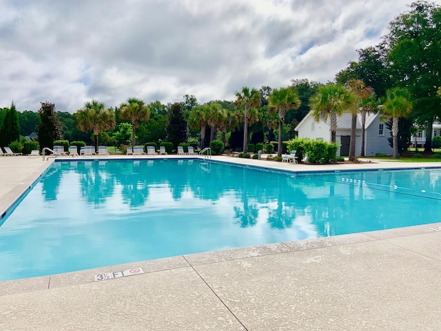 view of swimming pool