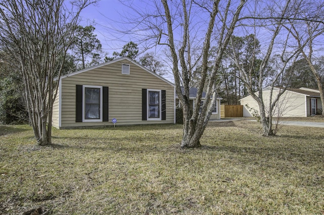 view of front of property with a front lawn