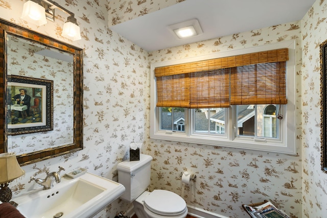 3121 Marshgate Dr, Seabrook Island, SC 29455 - bathroom featuring wallpapered walls
