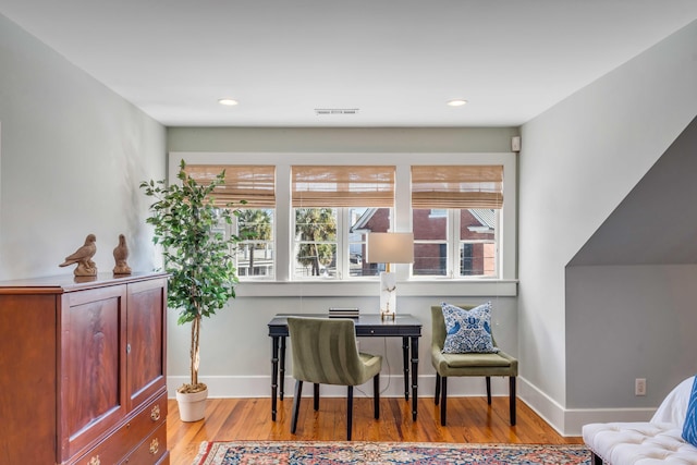 living area featuring recessed lighting, visible vents, baseboards, and wood finished floors