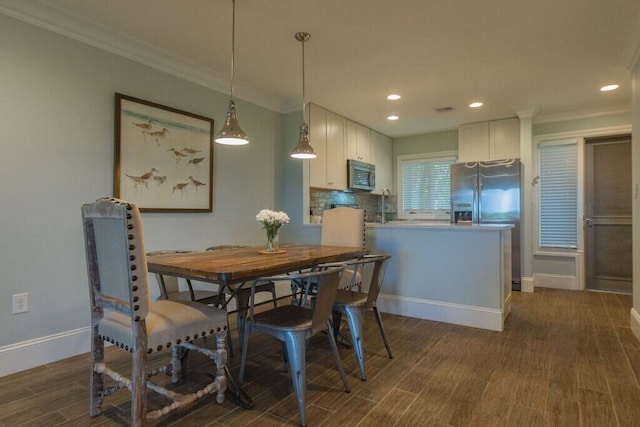 dining area featuring ornamental molding, recessed lighting, dark wood finished floors, and baseboards