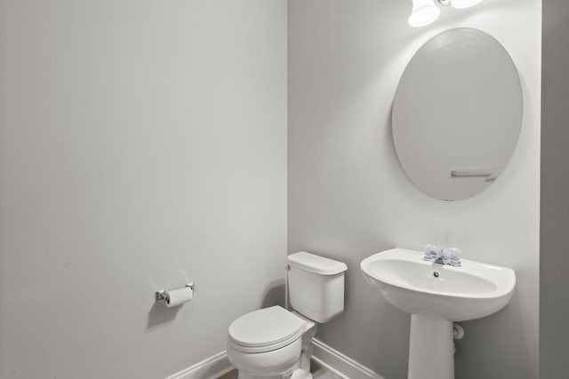 bathroom featuring toilet and sink