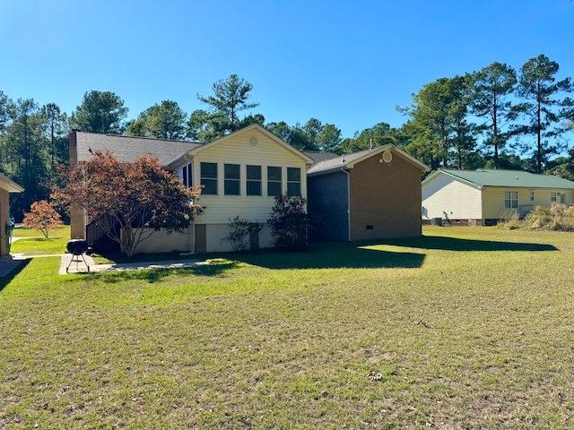 exterior space featuring a yard