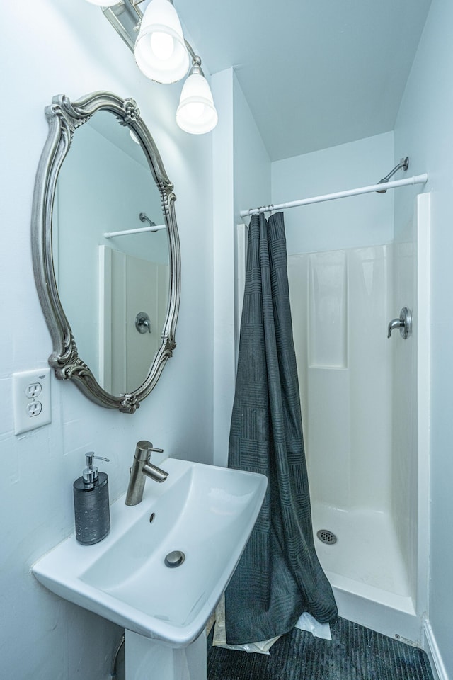 bathroom featuring a shower with shower curtain and sink