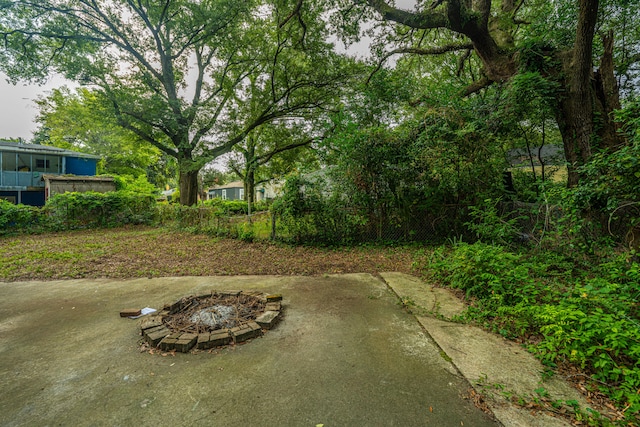 view of yard with a fire pit