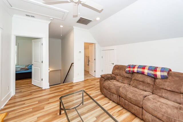 living room featuring crown molding, lofted ceiling, light hardwood / wood-style flooring, and ceiling fan