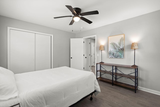 bedroom featuring ceiling fan, dark wood-type flooring, and a closet