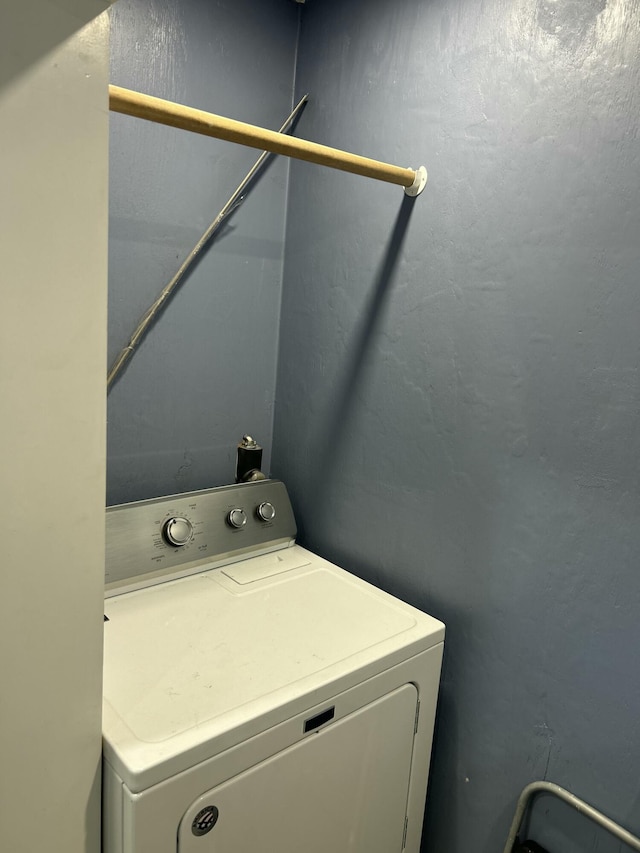 clothes washing area with washer / dryer