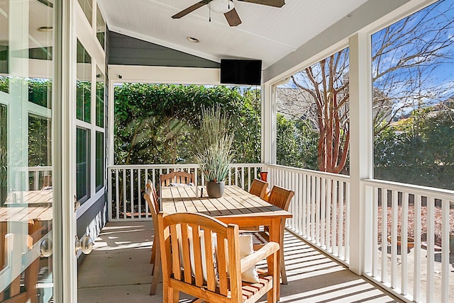 sunroom featuring ceiling fan