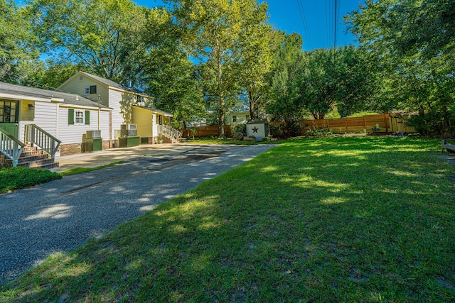 view of yard with a storage unit