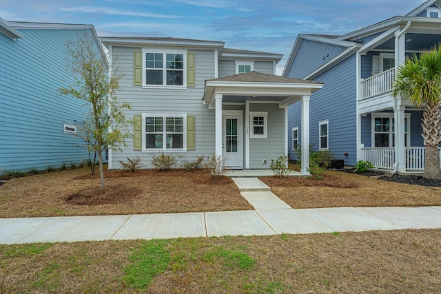 view of front of house featuring a front lawn