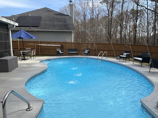 view of swimming pool