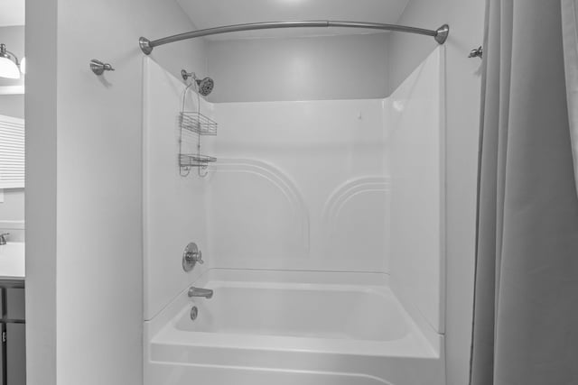5488 Altamaha Dr, North Charleston, SC 29420 - full bath with shower / bath combo