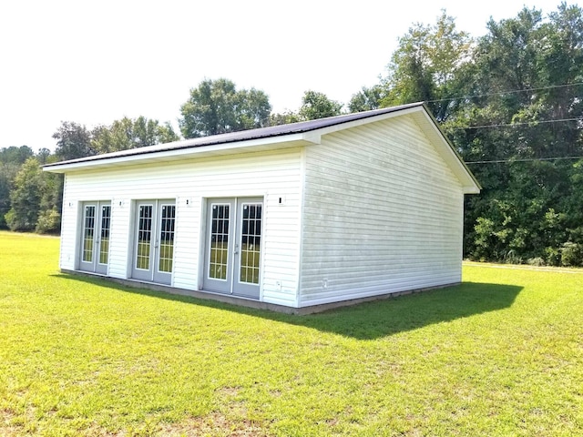 exterior space featuring a yard