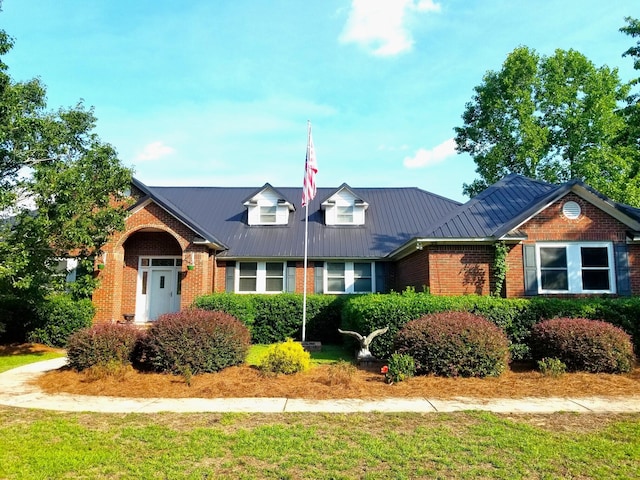 view of front of house with a front lawn