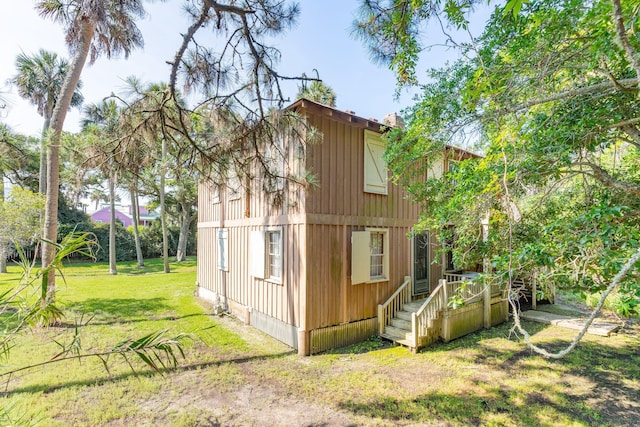 view of side of property featuring a yard