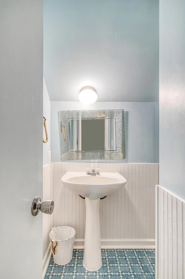 bathroom featuring a sink and wainscoting