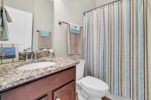 bathroom with a shower with curtain, vanity, and toilet