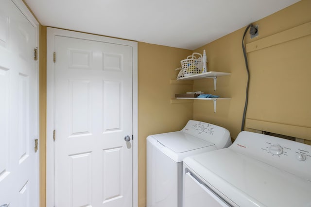 1605 Live Oak Park, Seabrook Island, SC 29455 - laundry area featuring washer and dryer