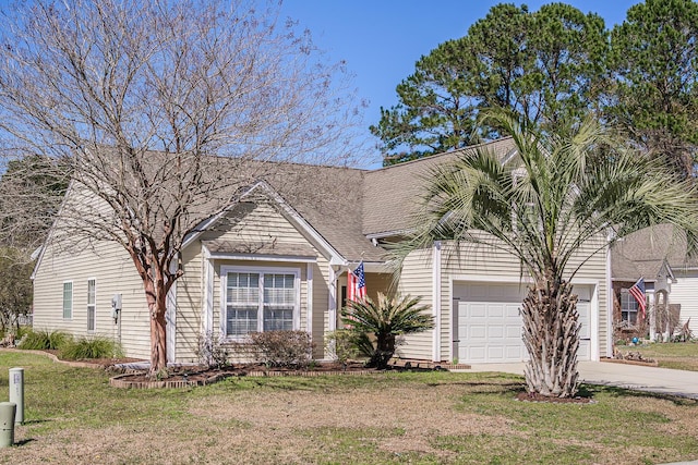 view of front of house featuring a front lawn, an attached garage, and driveway