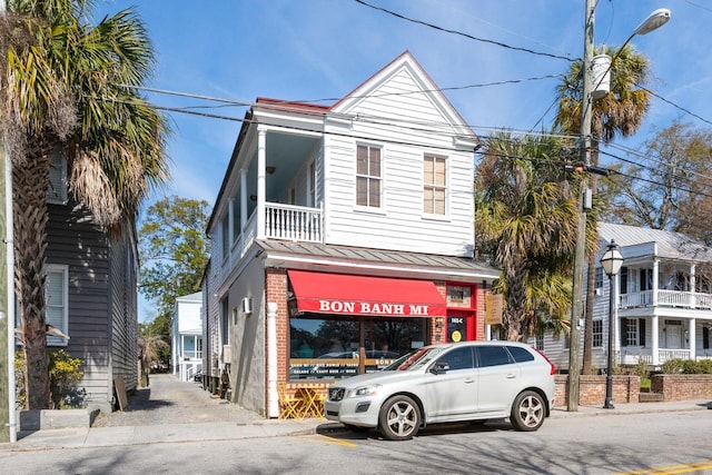 162 Spring St, Charleston, SC 29403 - view of front of home featuring a balcony