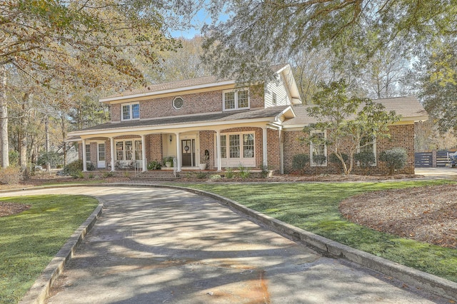 view of front facade with a porch and a front lawn