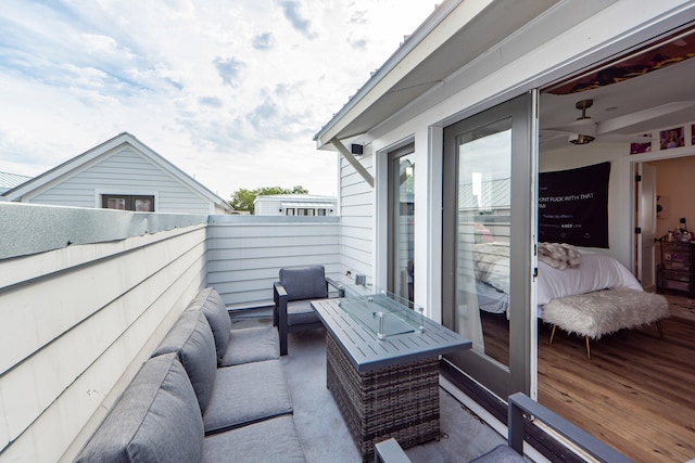 exterior space featuring outdoor lounge area and ceiling fan