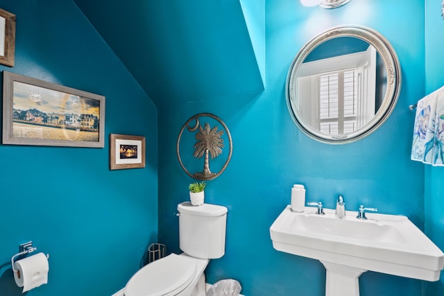 907 High Nest Ln, Charleston, SC 29412 - half bathroom with toilet and vaulted ceiling